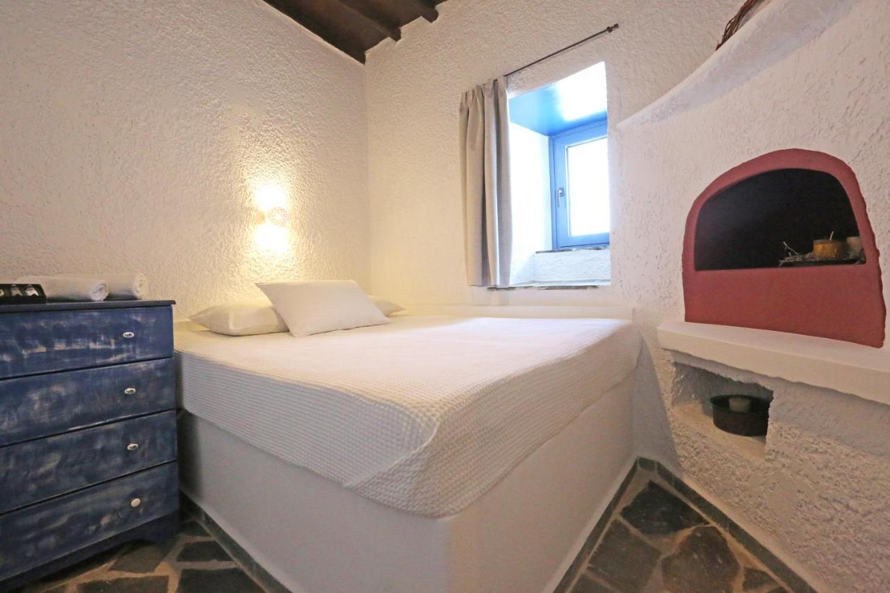 Le Petit Chateau Ano Syros Bagian luar foto