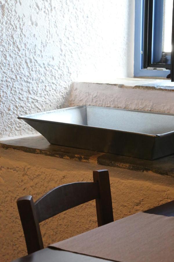 Le Petit Chateau Ano Syros Bagian luar foto
