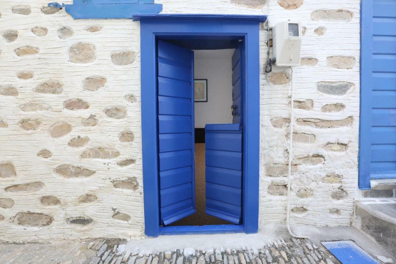 Le Petit Chateau Ano Syros Bagian luar foto